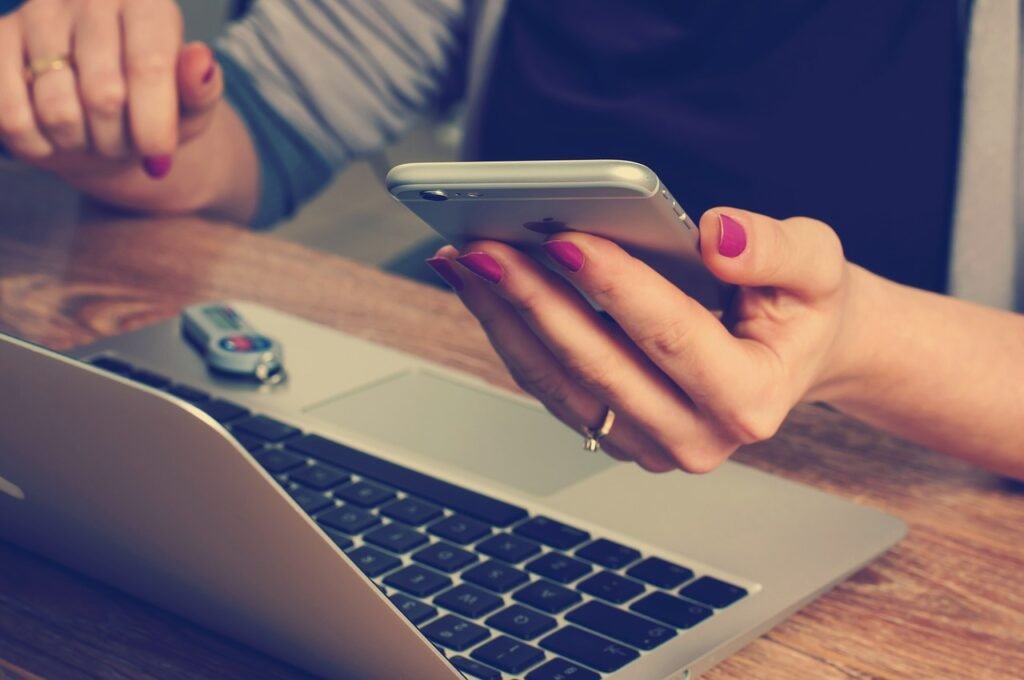 Smart Shopping Tips to Save for College #NYR #TakeSimpleSteps
