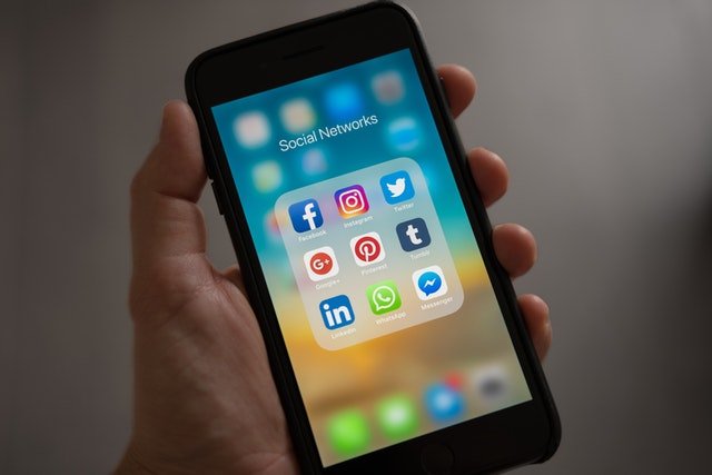 6 Factors to Consider When Purchasing a Phone as a Gift